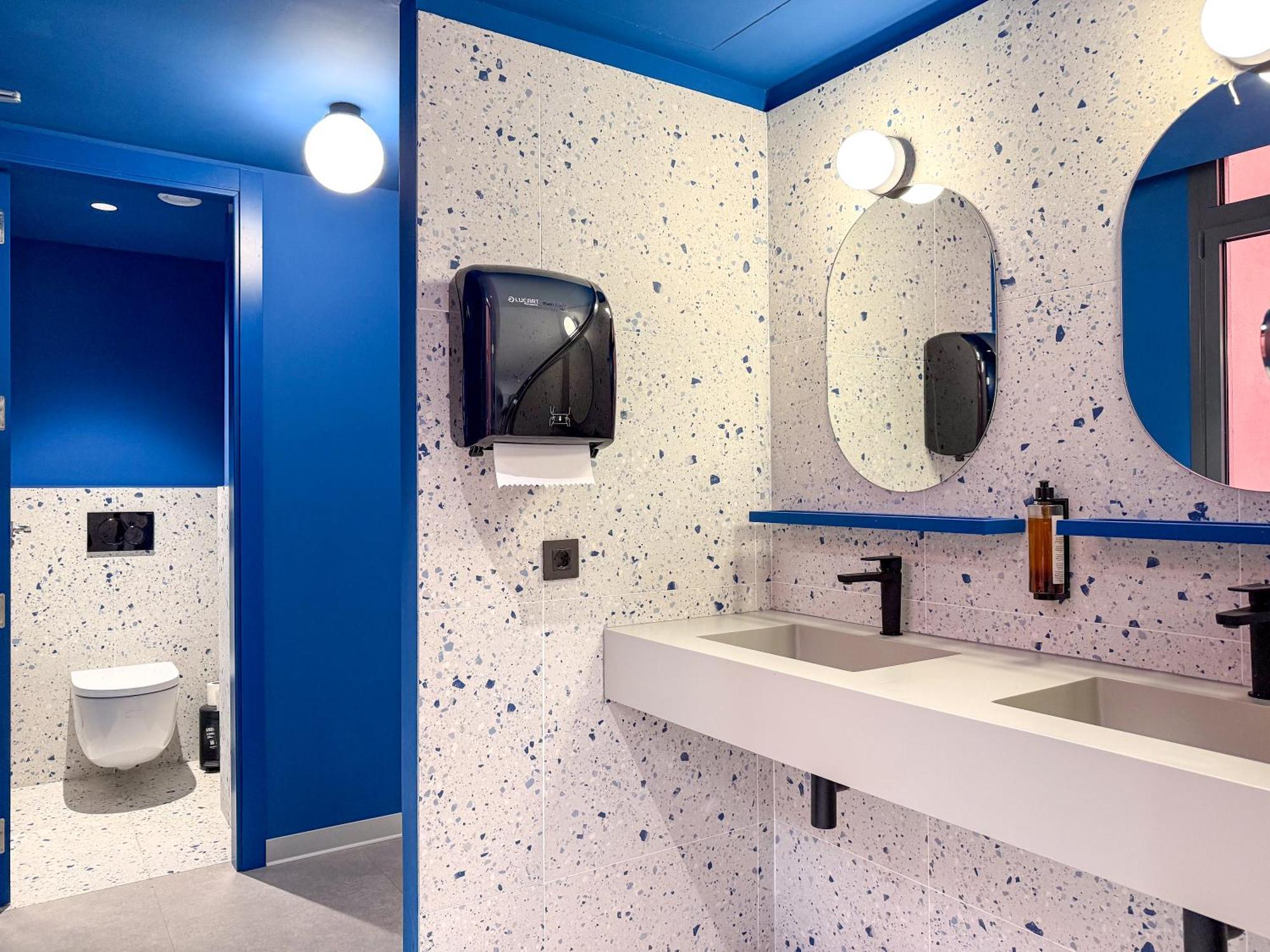 Coeo Hernan Ruiz Rooftop Pool Hostel Малага Екстериор снимка